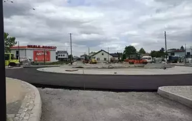 Rondo na ulicy Warszawskiej na ukończeniu