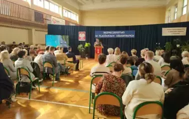 O bezpieczeństwie w przedszkolach i szkołach