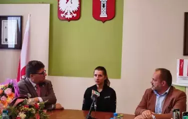 Czwarta zawodniczka Tour de France Femmes z wizytą w wieluńskim ratuszu