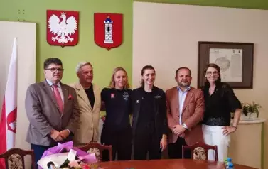 Czwarta zawodniczka Tour de France Femmes z wizytą w wieluńskim ratuszu