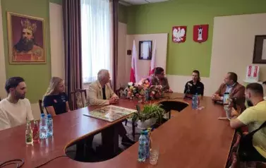 Czwarta zawodniczka Tour de France Femmes z wizytą w wieluńskim ratuszu