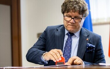 Podpisanie um&oacute;w na inwestycje drogowe 1