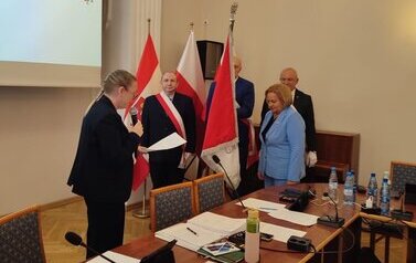 Zaprzysiężenie radnej Rady Miejskiej w Wielunia