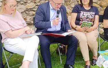 Czytanie na polanie 22.jpeg
