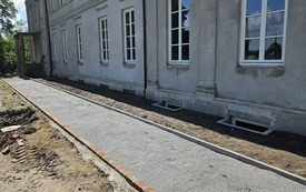 Remont fundament&oacute;w budynku pałacu we wsi Ruda koło Wielunia