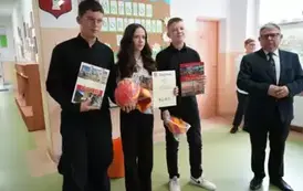 Drużynowa pr&oacute;ba sił przed egzaminem &oacute;smoklasisty