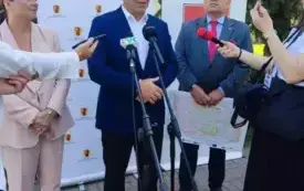 Burmistrz Wielunia Paweł Okrasa uczestniczył w spotkaniu z Marszałek Wojew&oacute;dztwa Ł&oacute;dzkiego Joanną Skrzydlewską oraz radnym Sejmiku Wojew&oacute;dztwa Ł&oacute;dzkiego Maciejem Sulganem, poświęconym uzyskaniu przez Gminę Wieluń dofinansowania na realizację inwestycji pn