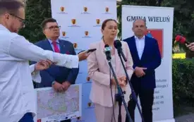 Burmistrz Wielunia Paweł Okrasa uczestniczył w spotkaniu z Marszałek Wojew&oacute;dztwa Ł&oacute;dzkiego Joanną Skrzydlewską oraz radnym Sejmiku Wojew&oacute;dztwa Ł&oacute;dzkiego Maciejem Sulganem, poświęconym uzyskaniu przez Gminę Wieluń dofinansowania na realizację inwestycji pn