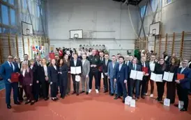 Wręczenie decyzji o przyznaniu dofinasowania na budowę Orlika w Wieluniu