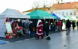 Jarmark Bożonarodzeniowy stoiska