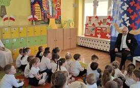 Znani czytają dzieciom. Wieluń moją małą ojczyzną 3