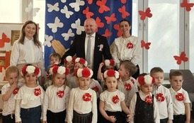 Znani czytają dzieciom. Wieluń moją małą ojczyzną 8
