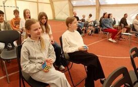 Konkurs w układaniu kostki Rubika 15