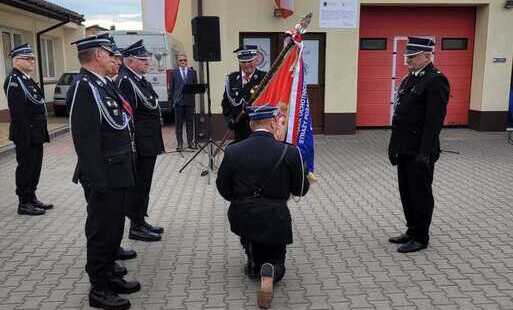 Zdjęcie do Przekazanie sztandaru Związku Miejsko - Gminnego Ochotniczych Straży Pożarnych RP
